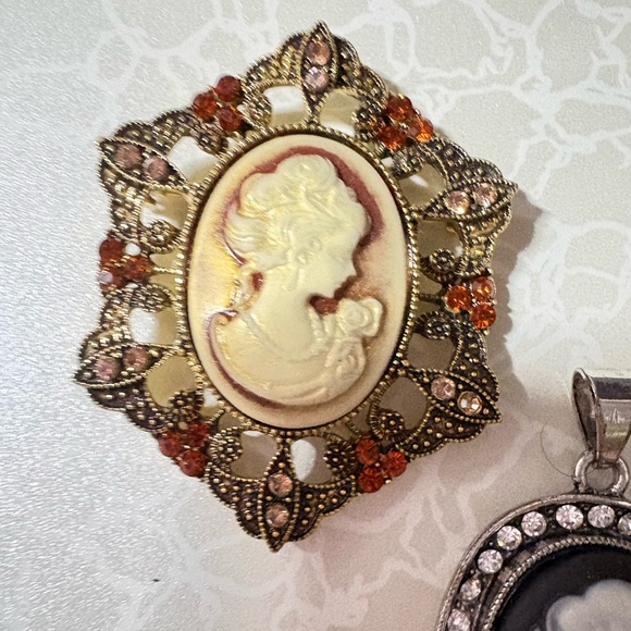 Set of 3 Cameo style Brooch and pendant Set - Gold, Silver, and Black - Picture 4 of 7